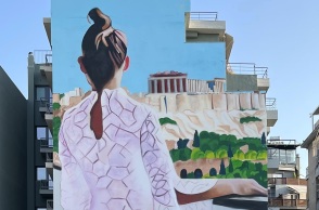 Hambas: Ο street artist που δίνει φωνή στους κοινωνικά αδύναμους μέσω της τέχνης του δημιούργησε μια νέα τοιχογραφία κατά της φτώχειας στου Ψυρρή.