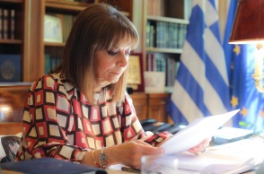 Συλλυπητήρια Ερντογάν σε Κατερίνα Σακελλαροπούλου για τα θύματα από τις πλημμύρες και πυρκαγιές - Δηλώνει ότι η Τουρκία είναι έτοιμη να στηρίξει την Ελλάδα.