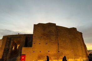 το_ρωμαικο_ωδειο__με_τη_φωτιστικη_αναδειξη_του__αποδιδεται_αποκατεστημενο_στους_κατοικους_της_πατρας_και_στην_αρχικη_του_χρηση