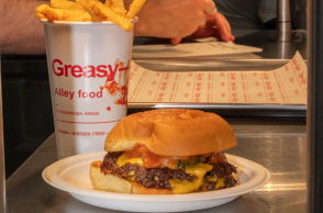 Το smash burger του Greasy Spoon