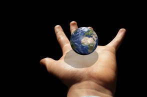 Η κλιματική κρίση, η Πράσινη Μετάβαση, οι πολιτικές που καθορίζουν την ενέργεια στην Ευρωπαϊκή Ένωση και την Ελλάδα.