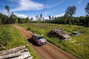 Αγωνιστικό αυτοκίνητο στο Ράλι Εσθονίας 2022