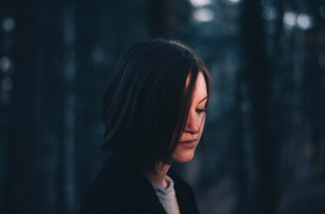 Ένα κορίτσι. 