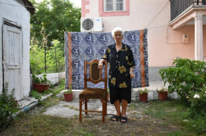 Nowstalgism: Σε ένα καφενείο της Καρδίτσας σύγχρονες φωτογραφίες σκηνοθετούνται σαν παλιές