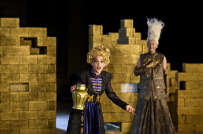 Η "Μήδεια" του Μποστ από το Εθνικό Θέατρο σε σκηνοθεσία Γιάννη Καλαβριανού