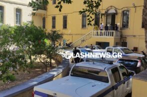 Ο 27χρονος στο δικαστικό μέγαρο στα Χανιά για τον βιασμό 19χρονης