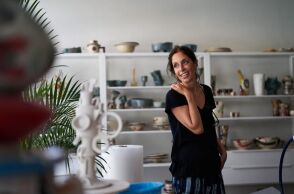 Γυναίκα στο εργαστήριο της