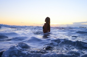 Ένα κορίτσι. 