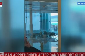 Καμπέρα: Πυροβολισμοί στο αεροδρόμιο - Ο δράστης ακινητοποιημένος από δύο αστυνομικούς