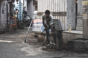 75 χρόνια από την ανεξαρτησία της Ινδίας: Πώς ο ρυθμός οικονομικής και τεχνολογικής ανάπτυξης δεν αντισταθμίζει τη ακραία φτώχεια
