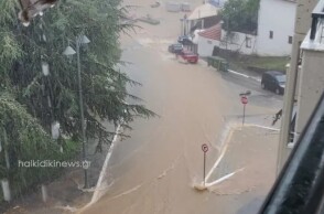 Πλημμυρισμένος δρόμος στον Πολύγυρο