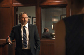 Better Call Saul: Ο ηθοποιός Dennis Boutsikaris και η σεναριογράφος Ann Cherkis στους συντελεστές με ελληνική καταγωγή - Η συμβολή τους στη δημοφιλή τηλεοπτική σειρά που ολοκληρώθηκε