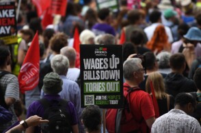 Βρετανοί διαδηλώνουν για την ακρίβεια