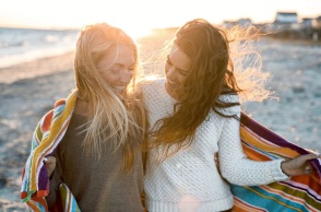 Δύο κορίτσια. 