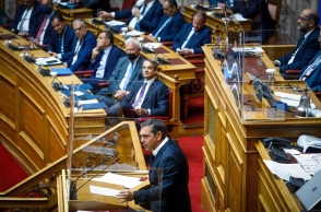 Στιγμιότυπο από τη συζήτηση στη Βουλή για την υπόθεση παρακολουθήσεων