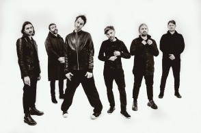Οι Editors κυκλοφόρησαν το νέο τους single «Vibe» από το καινούργιο τους άλμπουμ «EBM» που κυκλοφορεί στις 23 Σεπτεμβρίου