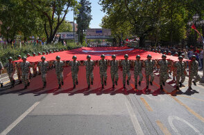 Τούρκοι στρατιώτες σε εκδηλώσεις εορτασμού για την Ημέρα της Νίκης και την Ημέρα των Τουρκικών Ενόπλων