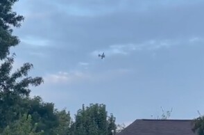 Πιλότος απειλεί να ρίξει μικρό αεροσκάφος σε ένα κατάστημα