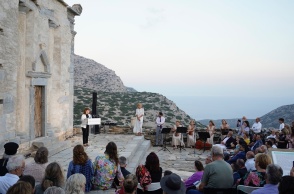 Η ΠτΔ, Κατερίνα Σακελλαροπούλου, στην Επισκοπή της Σικίνου