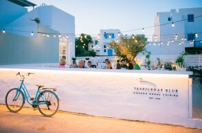 Το Vassilenas Blue στην Αντίπαρο