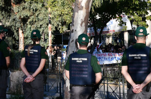 Πανεπιστημιακή αστυνομία έξω από το ΕΚΠΑ