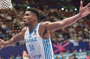 Ο Γιάννης Αντετοκούνμπο στο ματς της Εθνικής Ελλάδος με την Ουκρανία