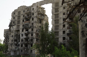 Ρωσο-ουκρανικός πόλεμος: Κατεστραμένη πολυκατοικία στη Μαριούπολη