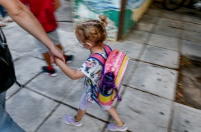 Tips για την προσαρμογή των παιδιών στο σχολείο: Πώς να βοηθήσετε τα παιδιά σας για τη νέα εμπειρία τους.