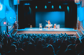 Θεατρική παράσταση