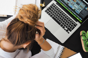 Quiet quitting: Με ποιον τρόπο η γενιά Ζ παραιτείται από τη δουλειά;