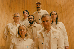 Συνέντευξη Belle and Sebastian: Ο ντράμερ Richard Colburn μιλάει για το πρόσφατο άλμπουμ τους «A Bit Of Previous», λίγο πριν τη συναυλία τους στην Αθήνα, στις 24 Σεπτεμβρίου.