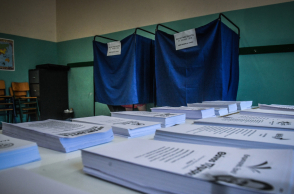 Στιγμιότυπο από την εκλογική διακδικασία σε εκλογικό τμήμα της Αθήνας 