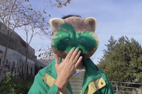 To έργο των Vaskos "Unicorns and their kin" στην έκθεση Sheltered Gardens στον Βοτανικό Κήπο Διομήδους