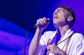 Φωτορεπορτάζ από τη συναυλία του Asaf Avidan στην Αθήνα, στο Ωδείο Ηρώδου Αττικού, την Πέμπτη 23 Σεπτεμβρίου 2022.