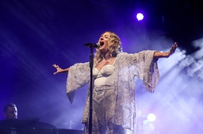 Νατάσσα Μποφίλιου: Για την πατριαρχία ως παθογένεια ενός σάπιου συστήματος μίλησε κατά τη διάρκεια συναυλίας της η γνωστή ερμηνεύτρια.