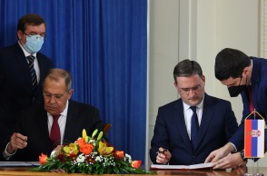 Σερβία και Ρωσία υπέγραψαν συμφωνία για τις διμερείς τους σχέσεις στη Νέα Υόρκη - Εξηγήσεις ζητούν οι ΗΠΑ, αντιδράσεις και από την ΕΕ.