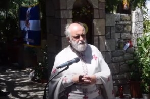 Ο ιερέας των Αγίων Ισιδώρων Λυκαβηττού, Δημήτριος Λουπασάκης