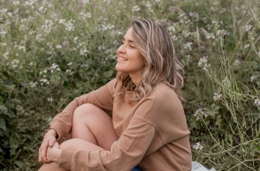 Ένα κορίτσι. 