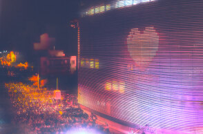 Στέγη Block Party 2022 στον Νέο Κόσμο: Η Στέγη του Ιδρύματος Ωνάση θα γεμίσει με μουσική, χορό και όμορφο κόσμο στις 4 Οκτωβρίου.