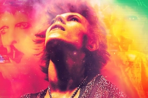 Moonage Daydream: Η Μανίνα Ζουμπουλάκη είδε την ταινία του Brett Morgern για τον David Bowie και μεταφέρει εντυπώσεις ως fan.