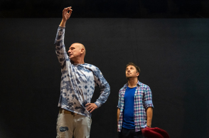 Ο ηθοποιός Θανάσης Τσαλταμπάσης και ο σκηνοθέτης Τσέζαρις Γκραουζίνις.