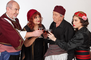 «Τα τέσσερα πόδια του τραπεζιού» του Ιάκωβου Καμπανέλη
