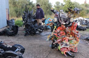 Ο Θωμάς Διώτης στο υπαίθριο εργαστήριό του στον Πλάτανο Αγρινίου