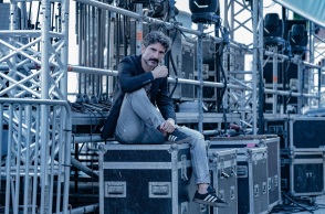 Ο κοντραμπασίστας Μιχάλης Καλκάνης μιλάει στην ATHENS VOICE για το νέο του άλμπουμ «Emotions» και τη σχέση της δυτικής με την ανατολική μουσική.