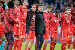 Οι παίκτες της Μπάγερν Μονάχου πανηγυρίζουν τη νίκη επί της Βικτόρια Πλζεν