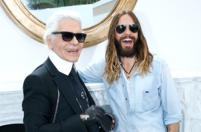 Ο βραβευμένος με Όσκαρ Τζάρεντ Λέτο θα υποδυθεί τον Καρλ Λάγκερφελντ, σε μια ταινία για τη ζωή του σχεδιαστή μόδας και καλλιτεχνικού διευθυντή του οίκου Chanel.