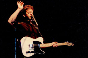 Lou Reed: Η τελευταία του συναυλία στην Ελλάδα, τον Ιούλιο του 2000, στο θέατρο Λυκαβηττού, μέσα από σπάνιες φωτογραφίες του Χρήστου Κισατζεκιάν.