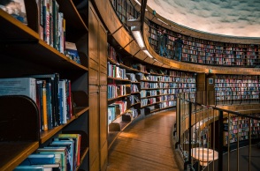 Έτοιμοι να αποσύρουν τους εκπροσώπους τους από τη Διεθνή Έκθεση Βιβλίου της Φρανκφούρτης οι έλληνες εκδότες - Καταλογίζουν έλλειψη υποστήριξης από το ΥΠΠΟ.