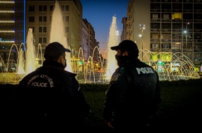 21χρονη υποστηρίζει ότι κακοποιήθηκε σεξουαλικά από δύο αστυνομικούς στο Αστυνομικό Τμήμα Ομόνοιας - Η Υπηρεσία Εσωτερικών Υποθέσεων ερευνά την καταγγελία.