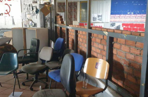 Φοιτητές πήγαν να χτίσουν τοίχο μέσα στο Πολυτεχνείο